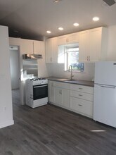 1052 8th Ave in Redwood City, CA - Foto de edificio - Building Photo