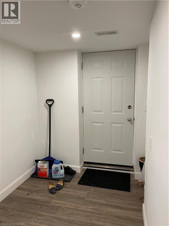 176 Queensdale Ave E in Hamilton, ON - Building Photo - Building Photo