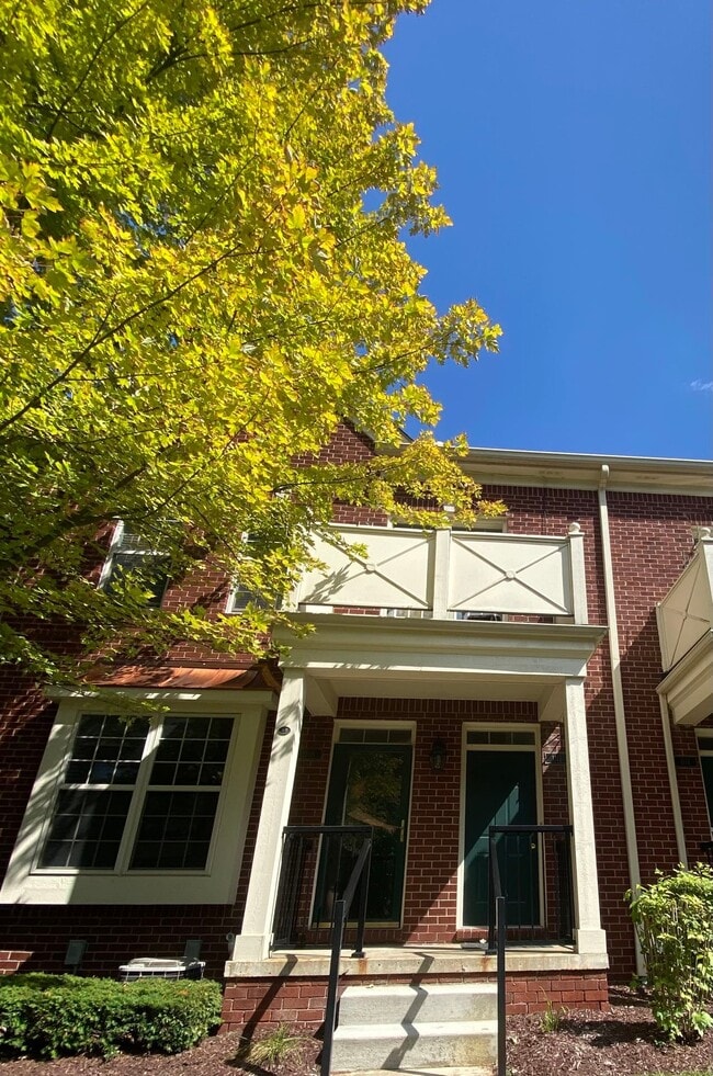 1112 Fountain View Cir