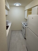 12480 Abrams Rd in Dallas, TX - Foto de edificio - Building Photo