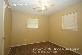 712 N Janeway Ave in Moore, OK - Building Photo - Building Photo