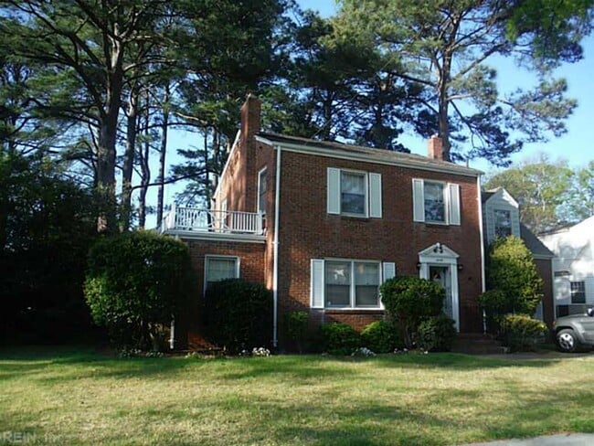 1040 S Lexan Crescent in Norfolk, VA - Building Photo - Building Photo