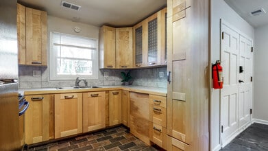 4087 Creek Ct in Stone Mountain, GA - Building Photo - Building Photo