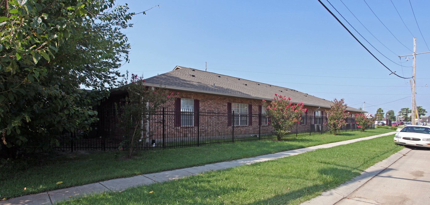 Friendship House in Gretna, LA - Building Photo