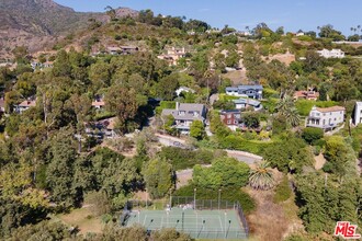 3625 Serra Rd in Malibu, CA - Building Photo - Building Photo