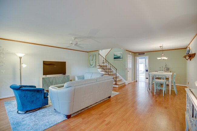 property at 2722 Cardinal Dr