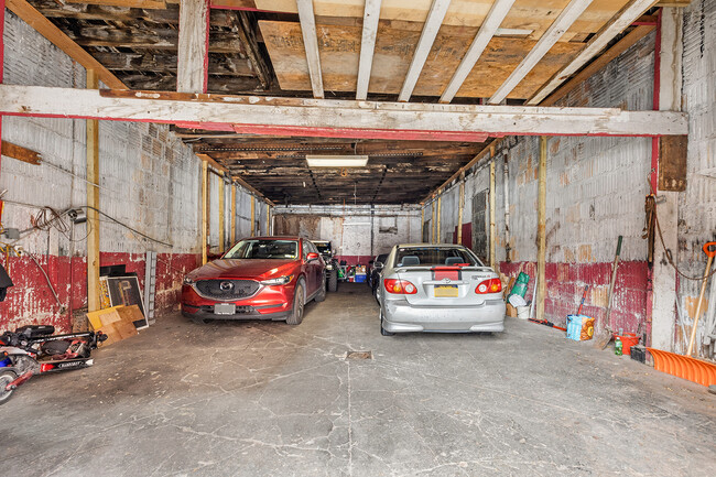 502 E 118th St in New York, NY - Building Photo - Interior Photo