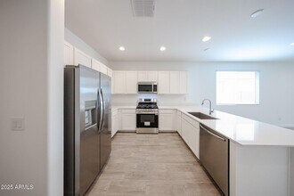17357 W Smoketree Dr in Surprise, AZ - Building Photo - Building Photo
