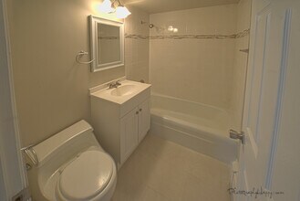 2423 Ogden Ave in Downers Grove, IL - Building Photo - Building Photo