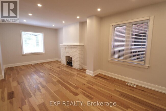 342 EGLINTON Ave in Toronto, ON - Building Photo - Building Photo