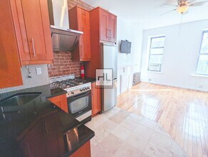 433 W 46th St in New York, NY - Building Photo - Building Photo