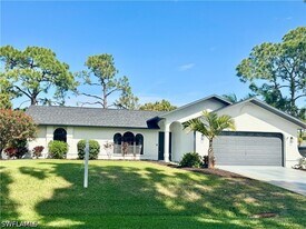 8137 Pelican Rd in Ft. Myers, FL - Building Photo