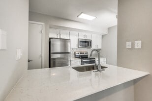 Infinity on the Mark in Dallas, TX - Building Photo