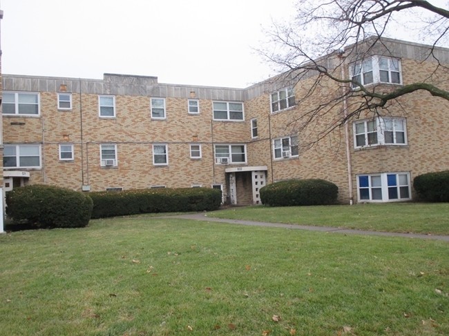 Shire and Rivendell Apartments in Bettendorf, IA - Building Photo - Building Photo