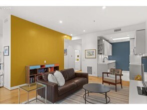 618 NW 12th Ave in Portland, OR - Building Photo - Building Photo