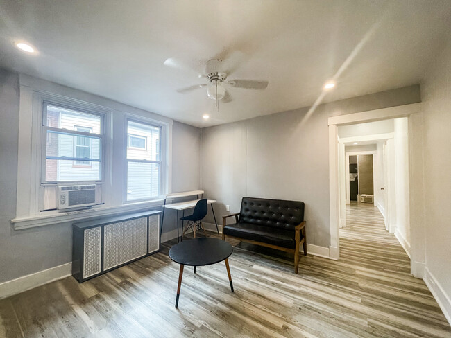 5836 Phillips Ave, Unit Apt1 in Pittsburgh, PA - Foto de edificio - Building Photo