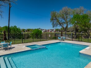 The Landing Apartments in Victoria, TX - Building Photo - Building Photo