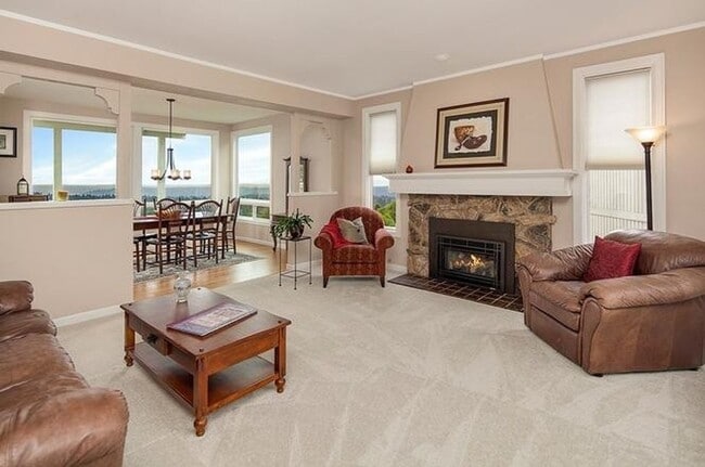 13815 SE 52nd Pl in Bellevue, WA - Building Photo - Building Photo