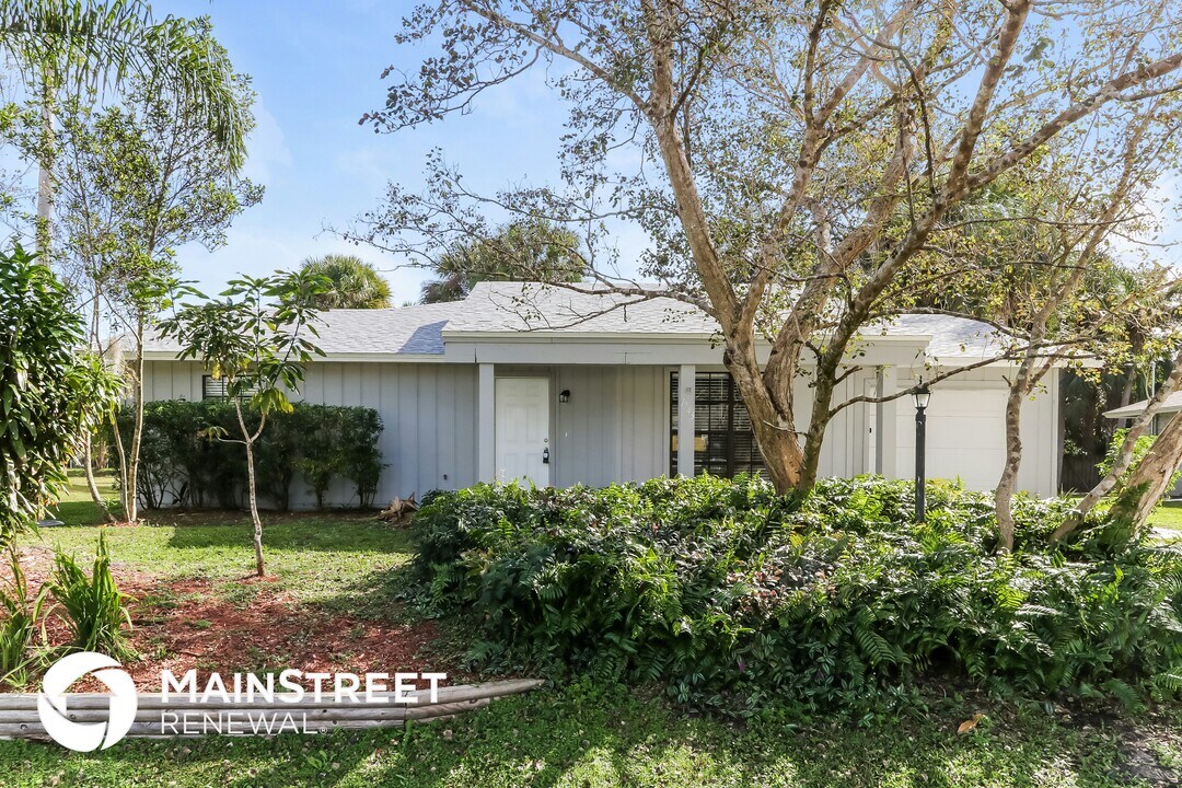 1743 SW Import Dr in Port St. Lucie, FL - Building Photo