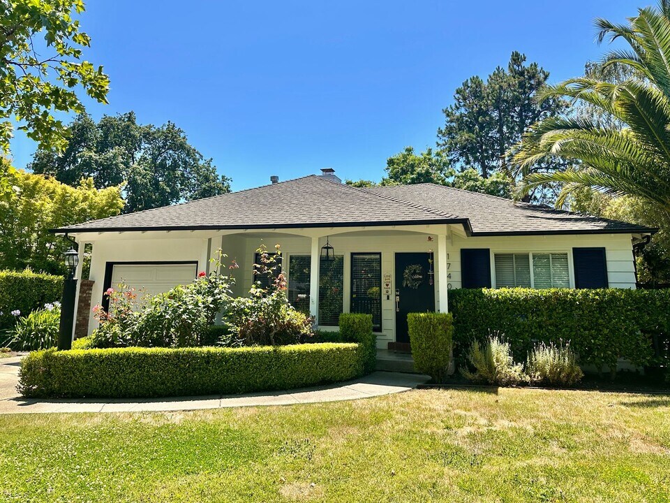 1740 Kentucky St in Redwood City, CA - Building Photo