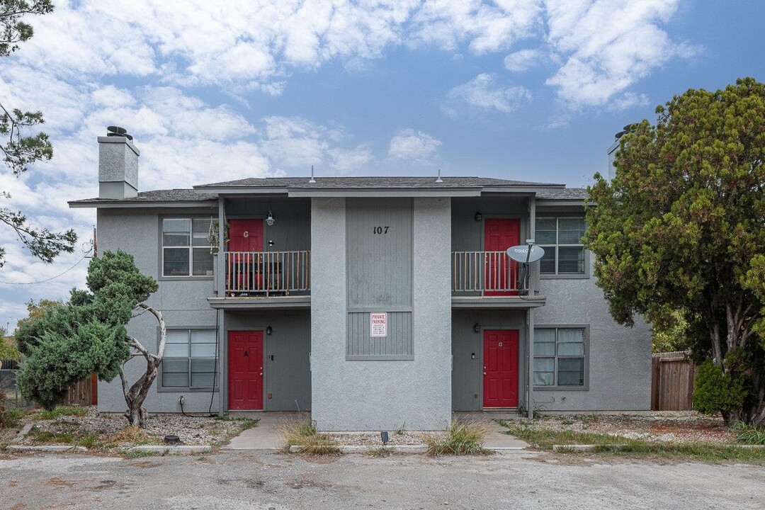 107 Shannon Cir in Del Rio, TX - Building Photo