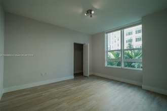 950 Brickell Bay Dr in Miami, FL - Building Photo - Building Photo