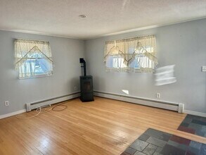 101 Honeyman Ave in Middletown, RI - Building Photo - Building Photo