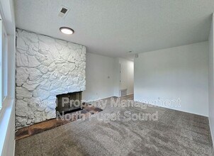 9517 NE 180th St in Bothell, WA - Foto de edificio - Building Photo