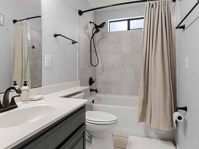 property at 231 Grosvenor Ct