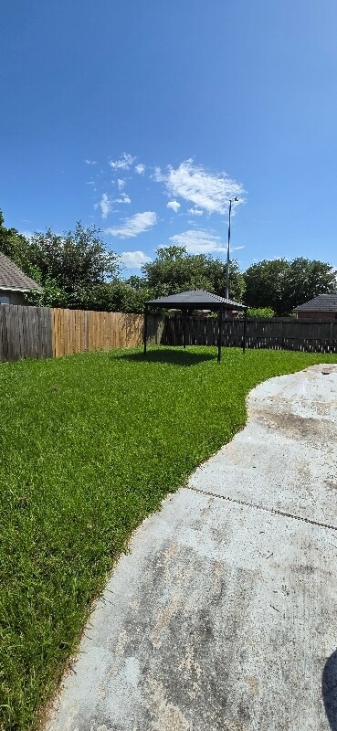 7804 Broken Arrow St in Baytown, TX - Building Photo - Building Photo