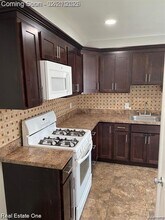 6991 Colonial St in Dearborn Heights, MI - Building Photo - Building Photo