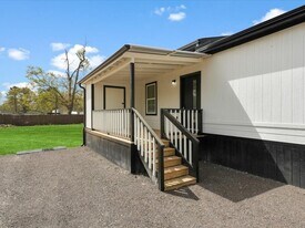 21502 Ruth Dr in New Caney, TX - Building Photo