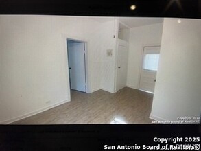 530 W Summit Ave. in San Antonio, TX - Building Photo - Building Photo