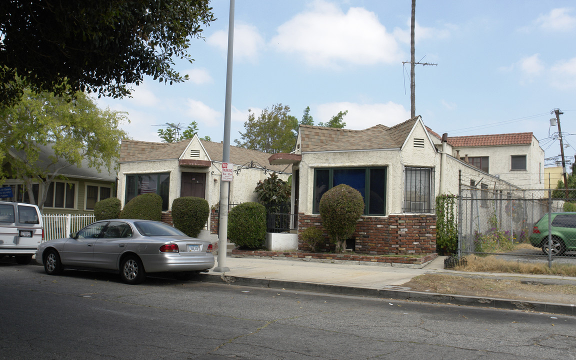 5817-5819 Willoughby Ave in Los Angeles, CA - Building Photo