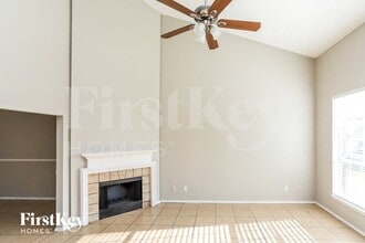 5320 Faireast Ct in Arlington, TX - Foto de edificio - Building Photo