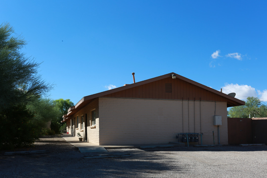 1601-1609 N Louis Ln in Tucson, AZ - Building Photo