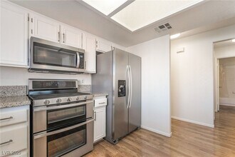 1851 Hillpointe Rd in Henderson, NV - Building Photo - Building Photo