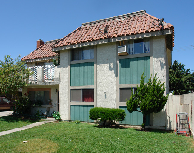17371 Dairyview Cir in Huntington Beach, CA - Foto de edificio - Building Photo