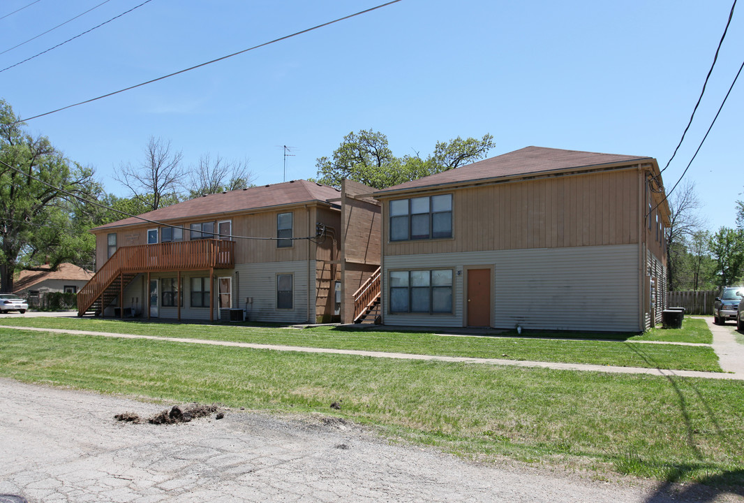 111 NW Hardt Ave in Topeka, KS - Building Photo