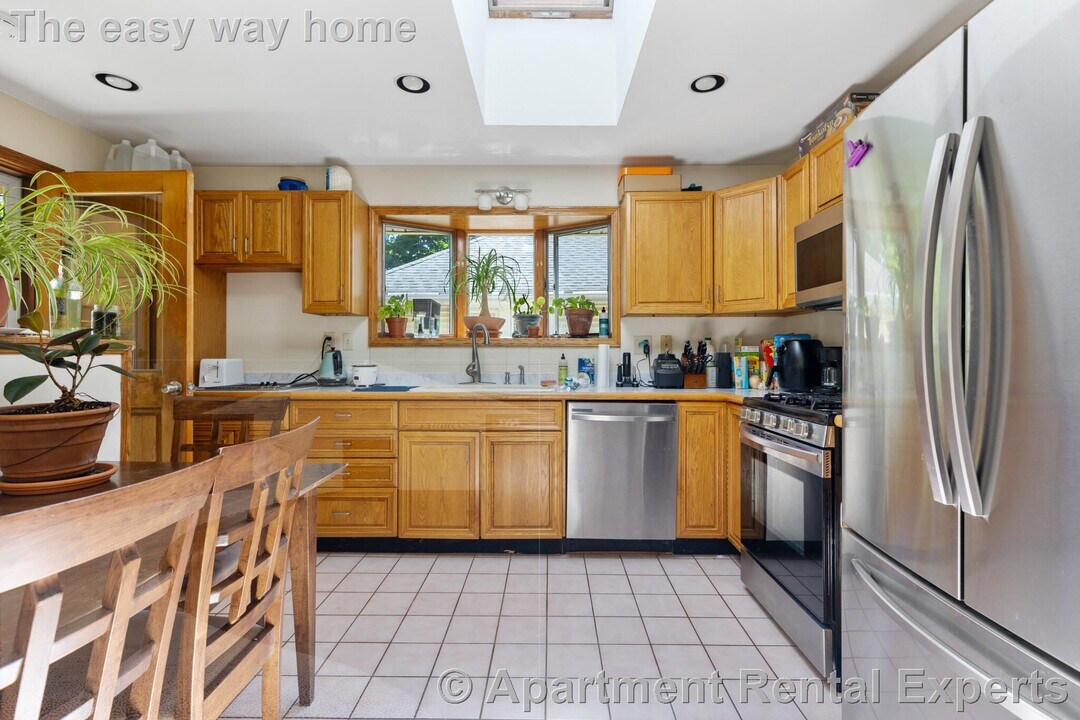 27 Murray Hill Rd in Cambridge, MA - Building Photo