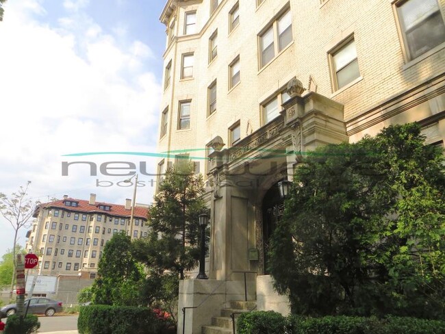 50 Charlesgate E, Unit 178 in Boston, MA - Foto de edificio - Building Photo