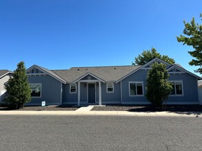 108 W Greenfield Ave in Ellensburg, WA - Building Photo - Building Photo