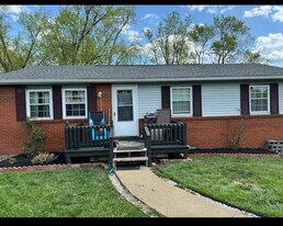 21 Cree Dr in Greensburg, PA - Building Photo