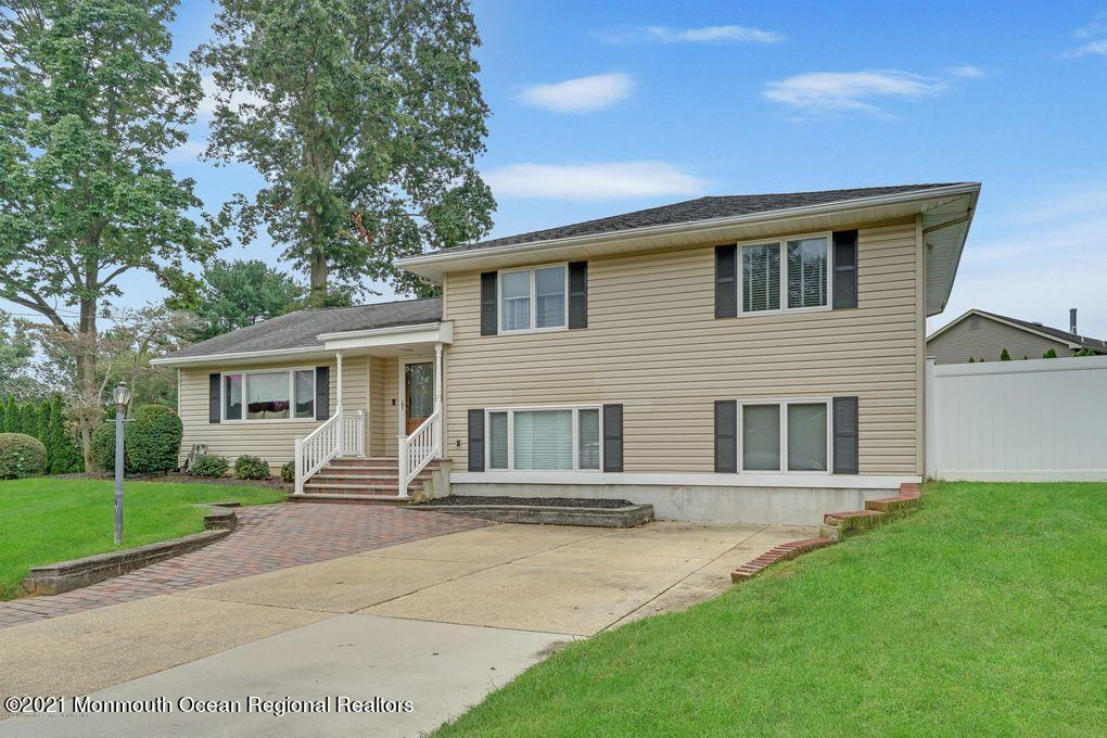 27 Stevens Ave in West Long Branch, NJ - Building Photo