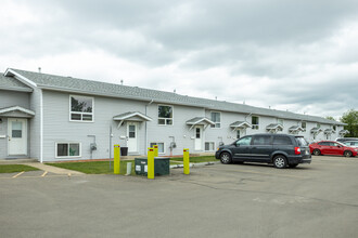 Kerrywood Pointe in Red Deer, AB - Building Photo - Building Photo