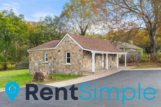 6733 Leeds Manor Rd in Marshall, VA - Building Photo - Building Photo