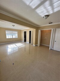 9000 SW 40th Ter in Miami, FL - Building Photo - Building Photo