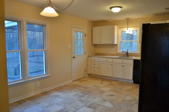 11111 Long Branch Dr in Chesterfield, VA - Foto de edificio - Building Photo