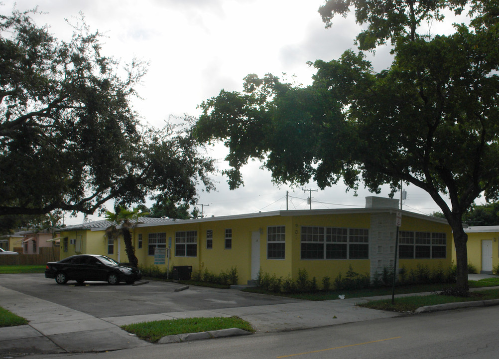 701-711 S 20th Ave in Hollywood, FL - Building Photo