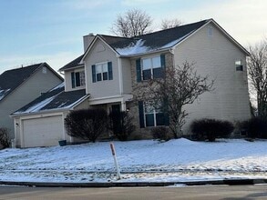 8596 Oak Creek Dr in Lewis Center, OH - Building Photo - Building Photo